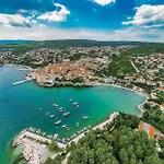 Gorgeous In Krk With Wifi Apartmán